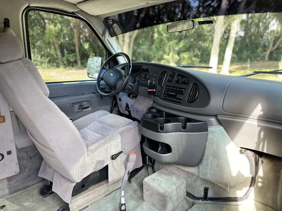 2006 Ford Econoline Van - Image 25 of 31