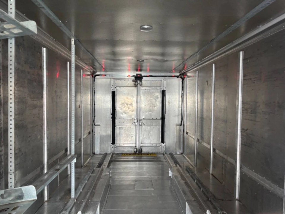 2006 Ford Econoline Van - Image 11 of 12