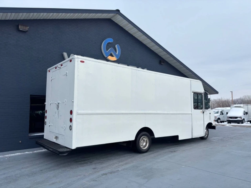 2006 Ford Econoline Van - Image 8 of 11