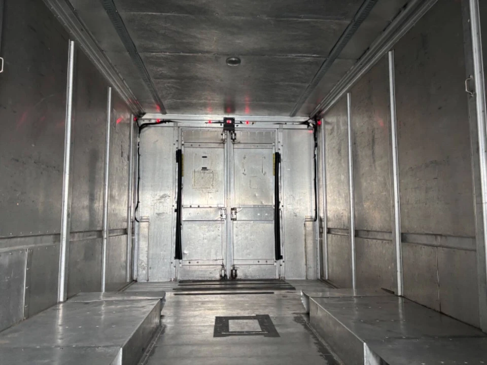 2006 Ford Econoline Van - Image 9 of 11