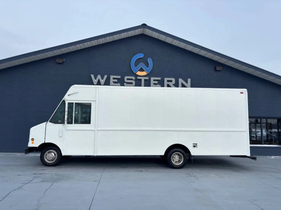 2006 Ford Econoline Van - Image 2 of 11