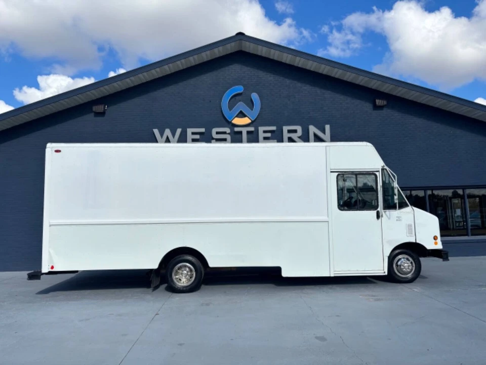 2006 Ford Econoline Van - Image 2 of 12