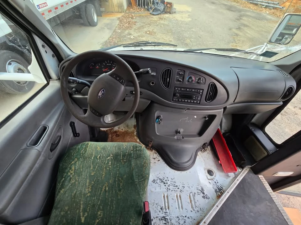 2006 Ford Econoline Van - Image 8 of 8