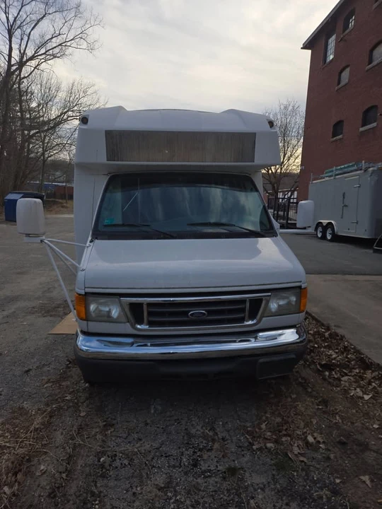 2006 Ford Econoline Van - Image 2 of 8