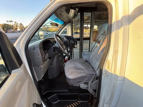 2006 Ford Econoline Van - Image 8 of 12
