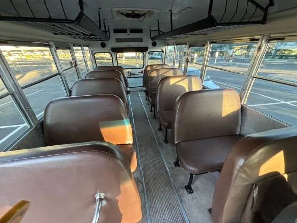 2006 Ford Econoline Van - Image 9 of 12