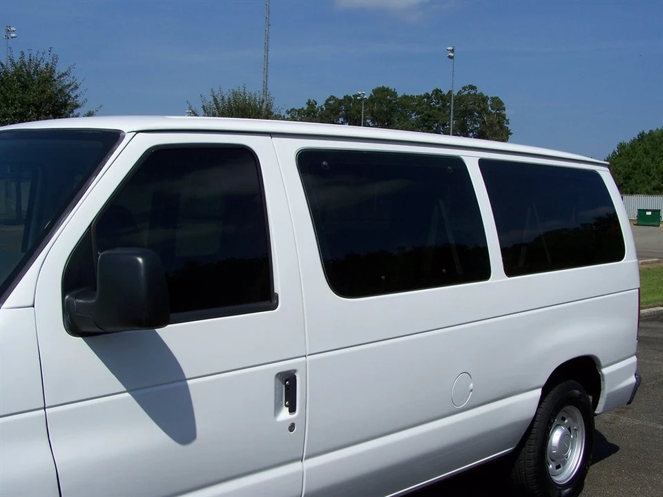 2006 Ford Econoline Van - Image 14 of 31