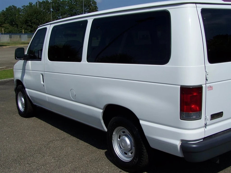 2006 Ford Econoline Van - Image 19 of 31