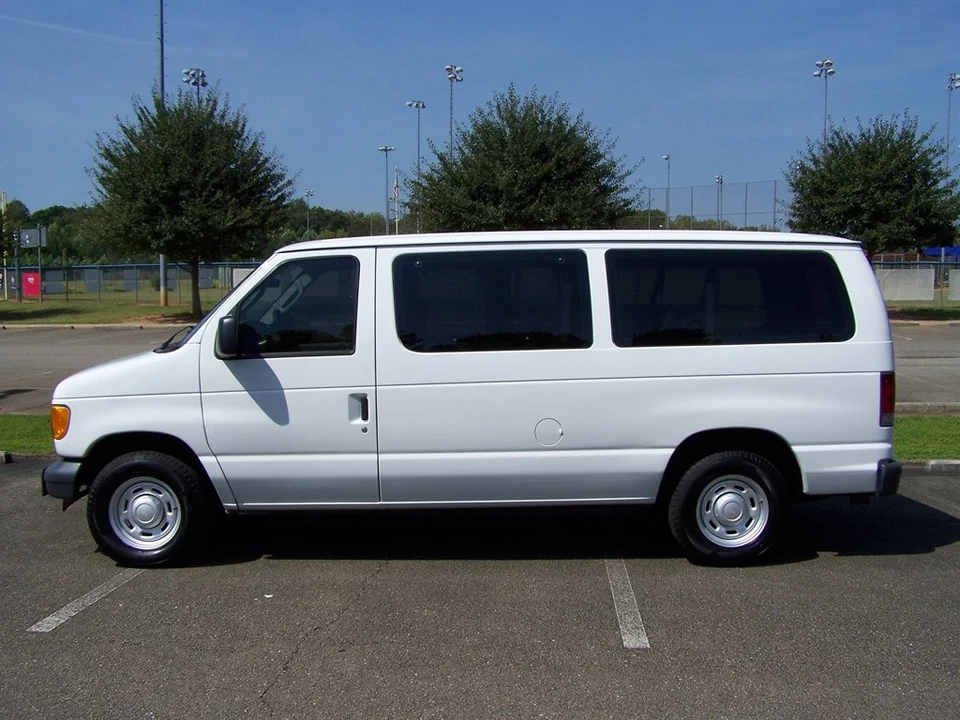 2006 Ford Econoline Van - Image 5 of 31