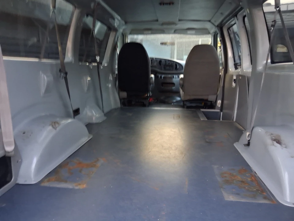 2006 Ford Econoline Van - Image 2 of 4