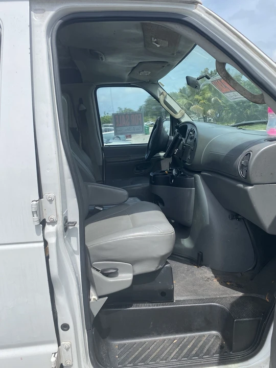2006 Ford Econoline Van - Image 10 of 10
