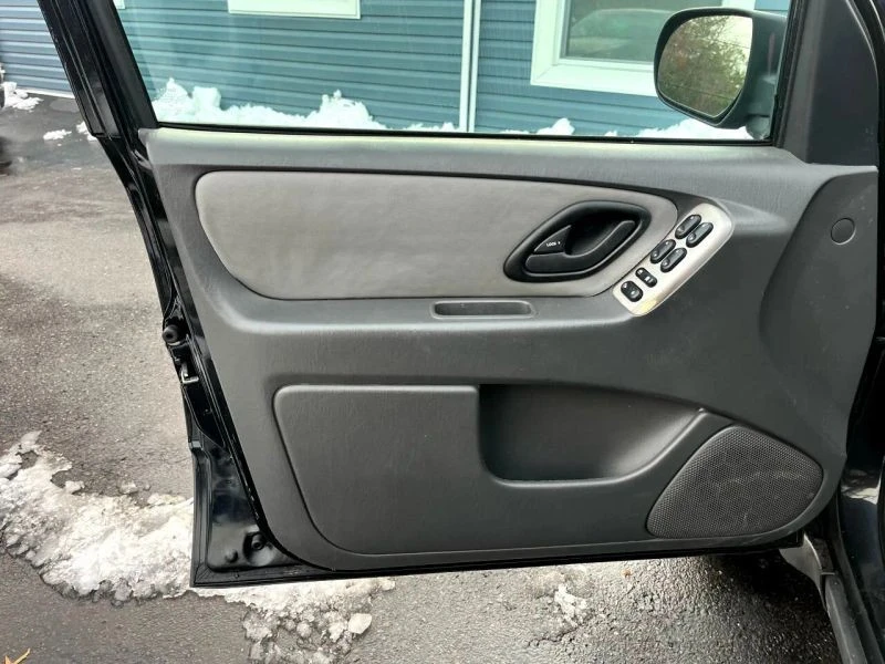 2006 Ford Escape - Image 9 of 12