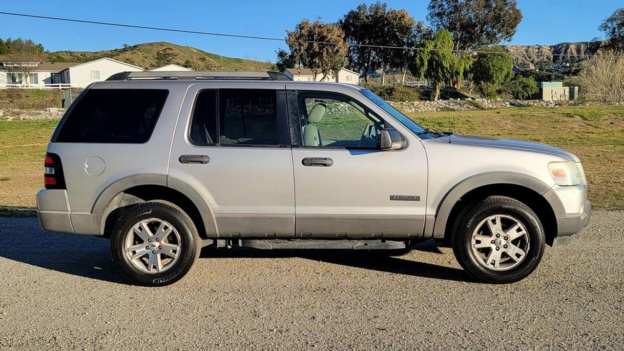 2006 Ford Explorer 4th Gen - Image 13 of 31