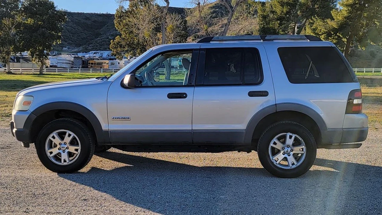 2006 Ford Explorer 4th Gen - Image 12 of 31