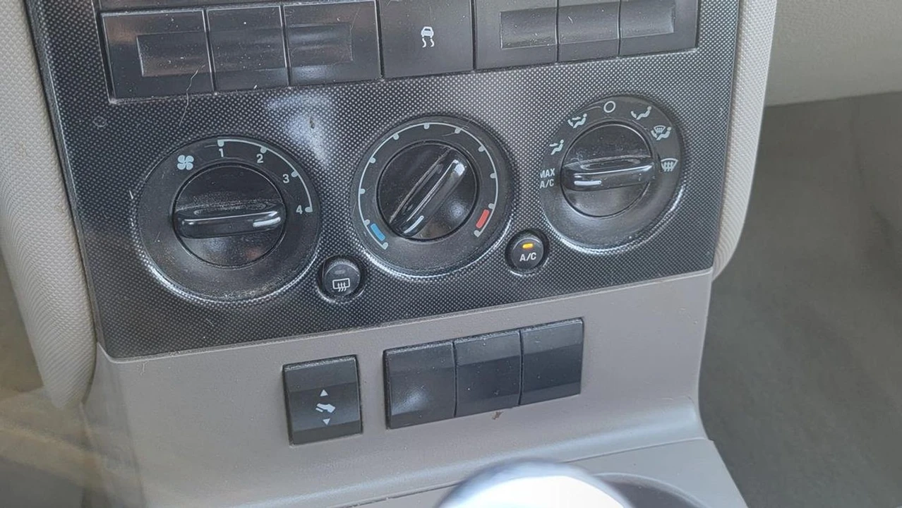 2006 Ford Explorer 4th Gen - Image 24 of 31