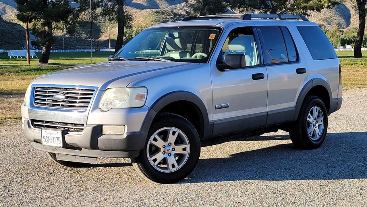 2006 Ford Explorer 4th Gen - Image 2 of 31