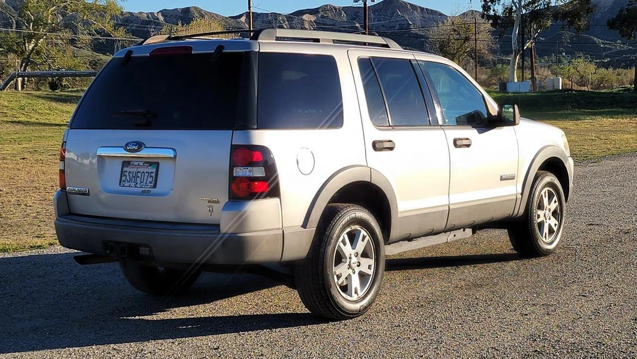 2006 Ford Explorer 4th Gen - Image 7 of 31