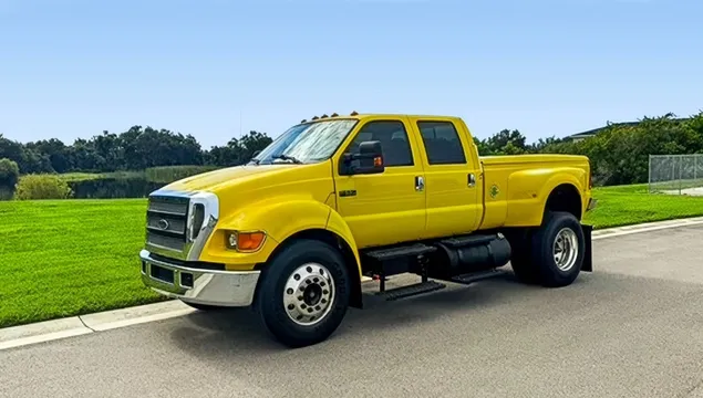 2006 Ford F-650 Crew Cab XL