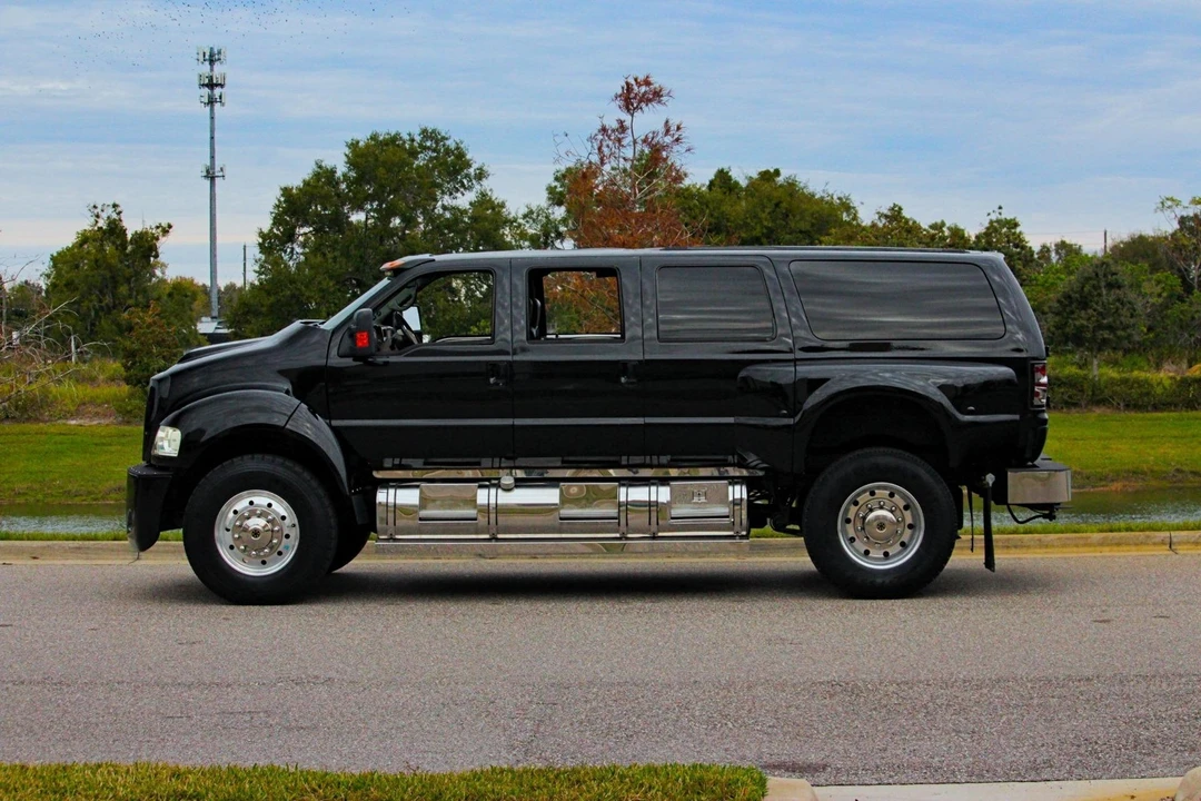 2006 Ford Excursion - Image 2 of 21