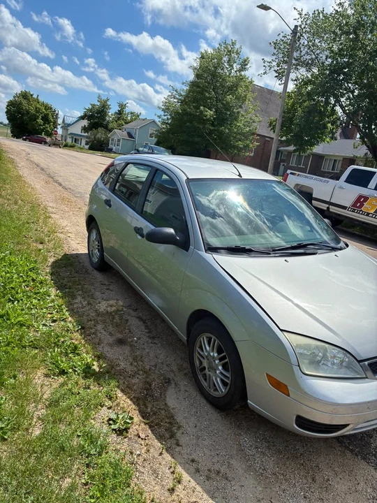2006 Ford Focus - Image 3 of 4