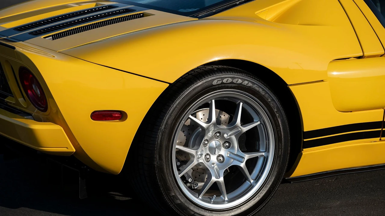 2006 Ford GT 1st Gen - Image 19 of 31