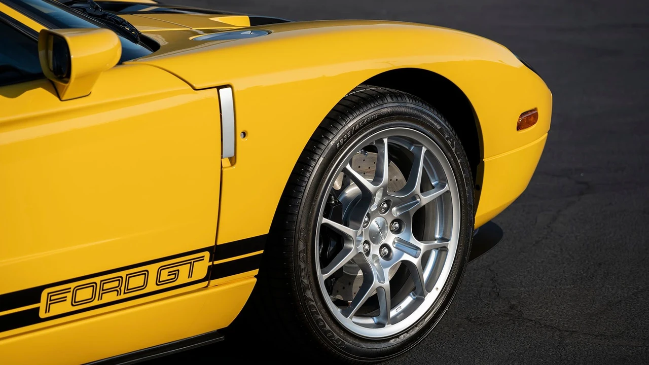 2006 Ford GT 1st Gen - Image 17 of 31