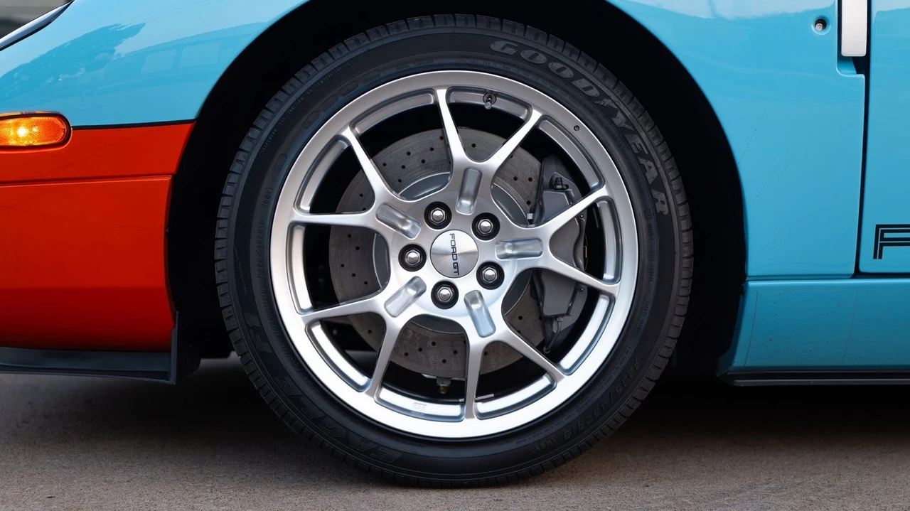 2006 Ford GT 1st Gen - Image 19 of 31