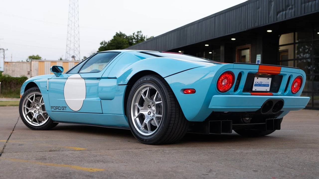 2006 Ford GT 1st Gen - Image 15 of 31