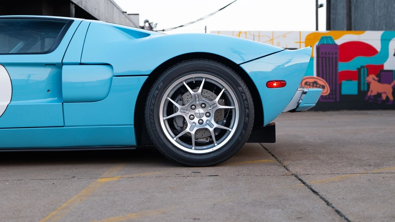 2006 Ford GT 1st Gen - Image 17 of 31