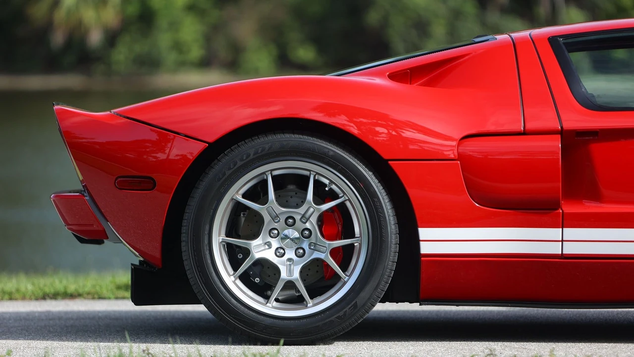 2006 Ford GT 1st Gen - Image 28 of 31