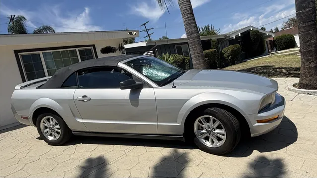 2006 Ford Mustang Base
