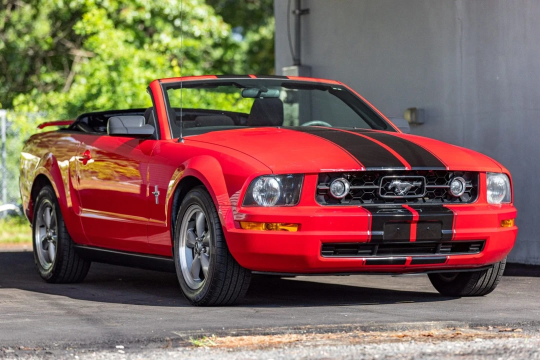 2006 Ford S197 Mustang - Image 1 of 31