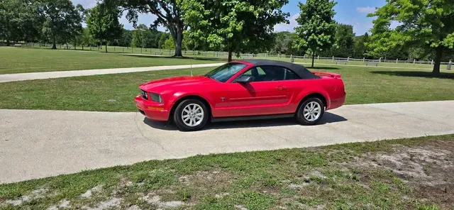 2006 Ford Mustang Convertible 2D