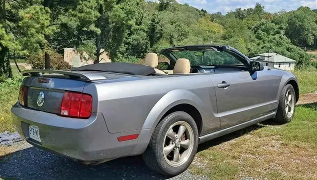 2006 Ford Mustang Convertible 2D