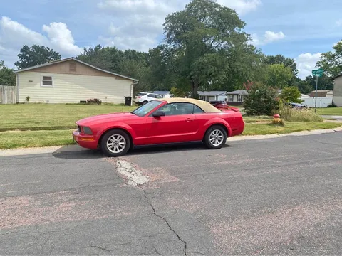 2006 Ford Mustang Convertible 2D