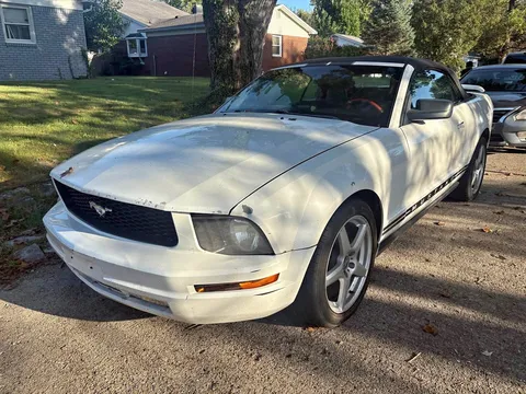 2006 Ford Mustang Convertible 2D