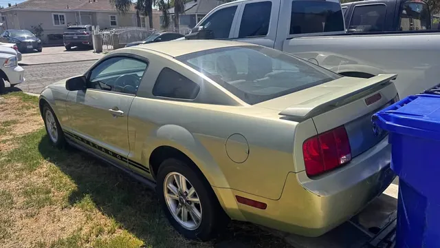 2006 Ford Mustang Coupe 2D