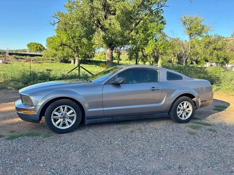 2006 Ford Mustang Coupe 2D
