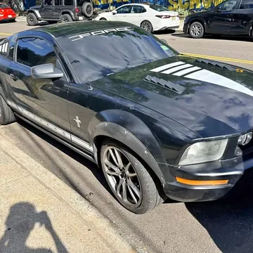 2006 Ford Mustang Deluxe Coupe 2D