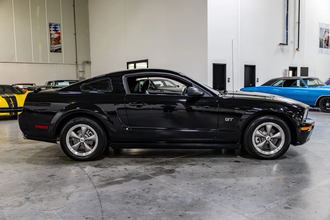2006 Ford S197 Mustang GT - Image 8 of 31