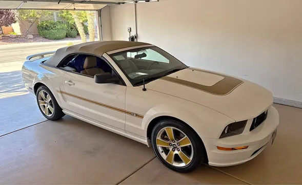 2006 Ford Mustang GT Convertible 2D