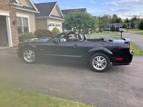 2006 Ford Mustang GT Deluxe Convertible 2D