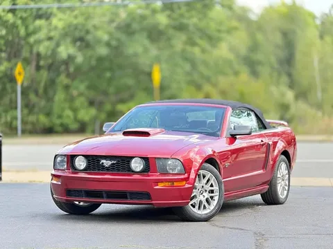 2006 Ford Mustang GT Deluxe Convertible 2D