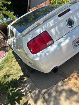 2006 Ford Mustang GT Deluxe Coupe 2D