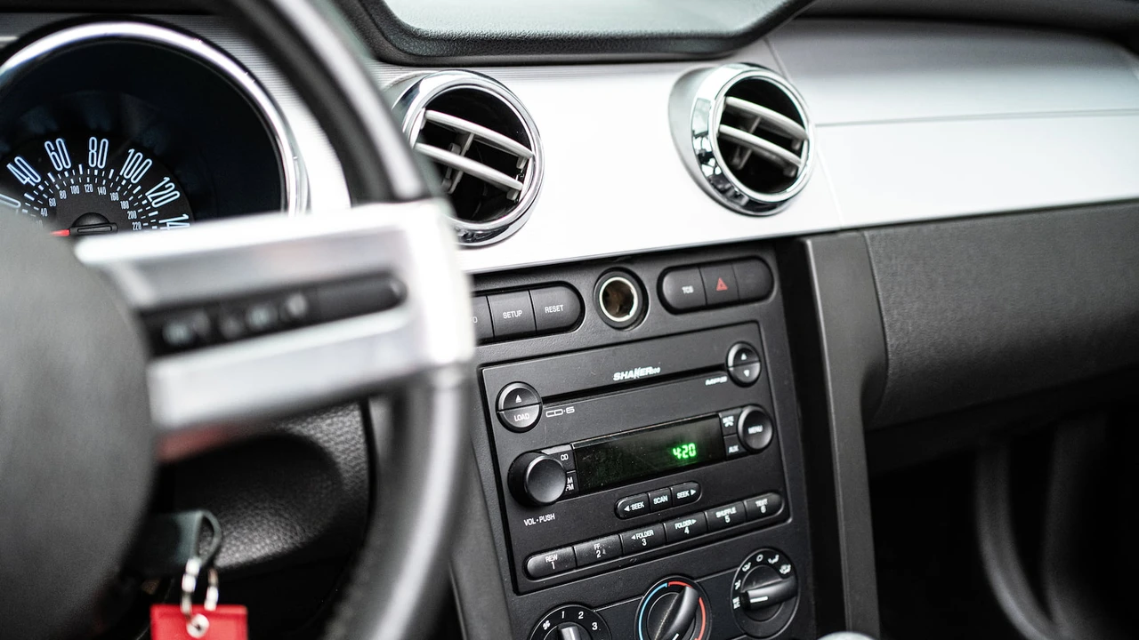 2006 Ford S197 Mustang - Image 14 of 21