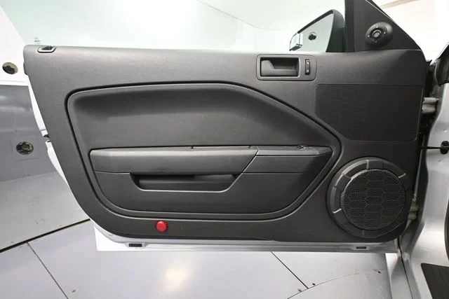 2006 Ford S197 Mustang GT - Image 13 of 20