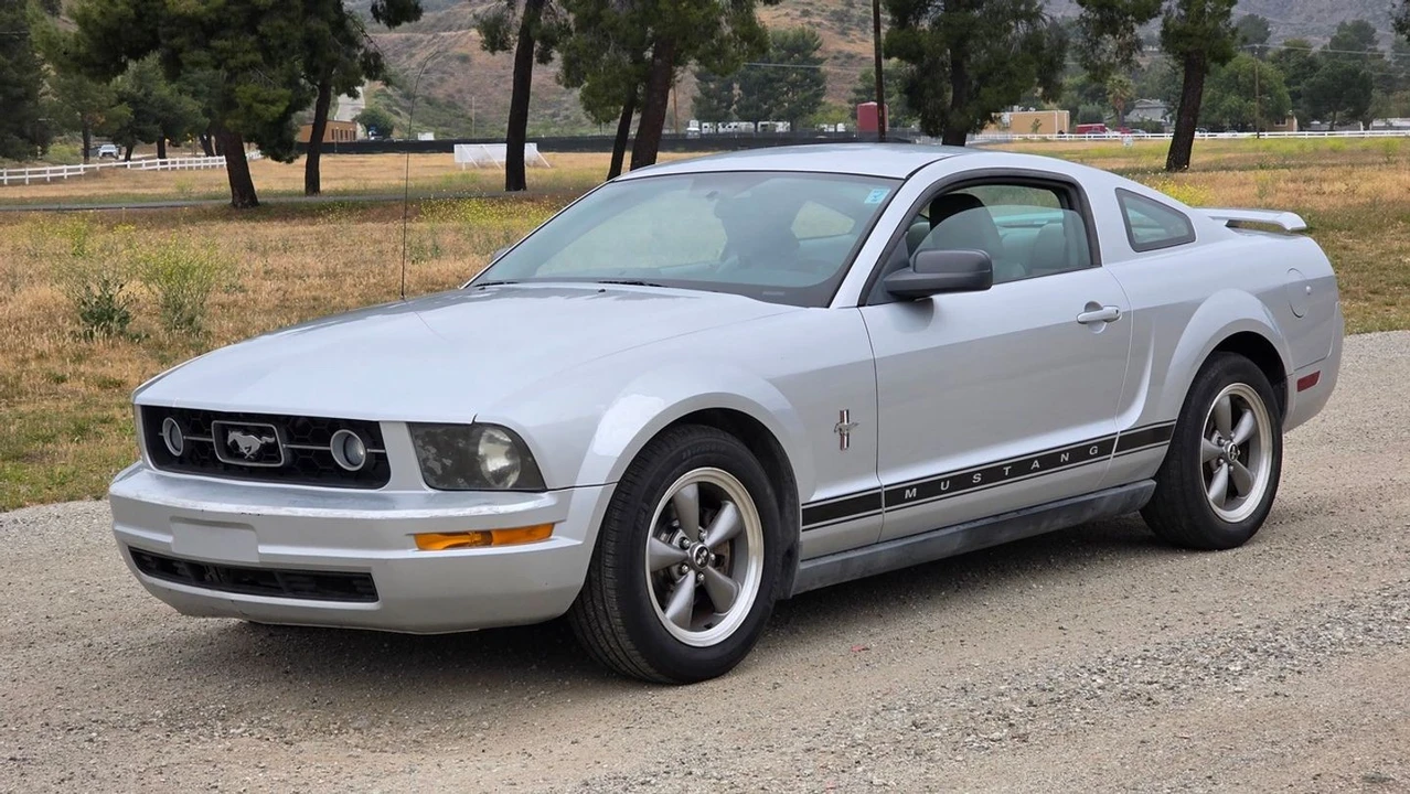 2006 Ford S197 Mustang - Image 2 of 12