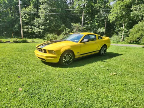 2006 Ford Mustang V6 Coupe 2D