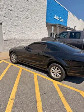 2006 Ford Mustang V6 Coupe 2D