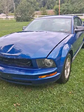 2006 Ford Mustang V6 Coupe 2D